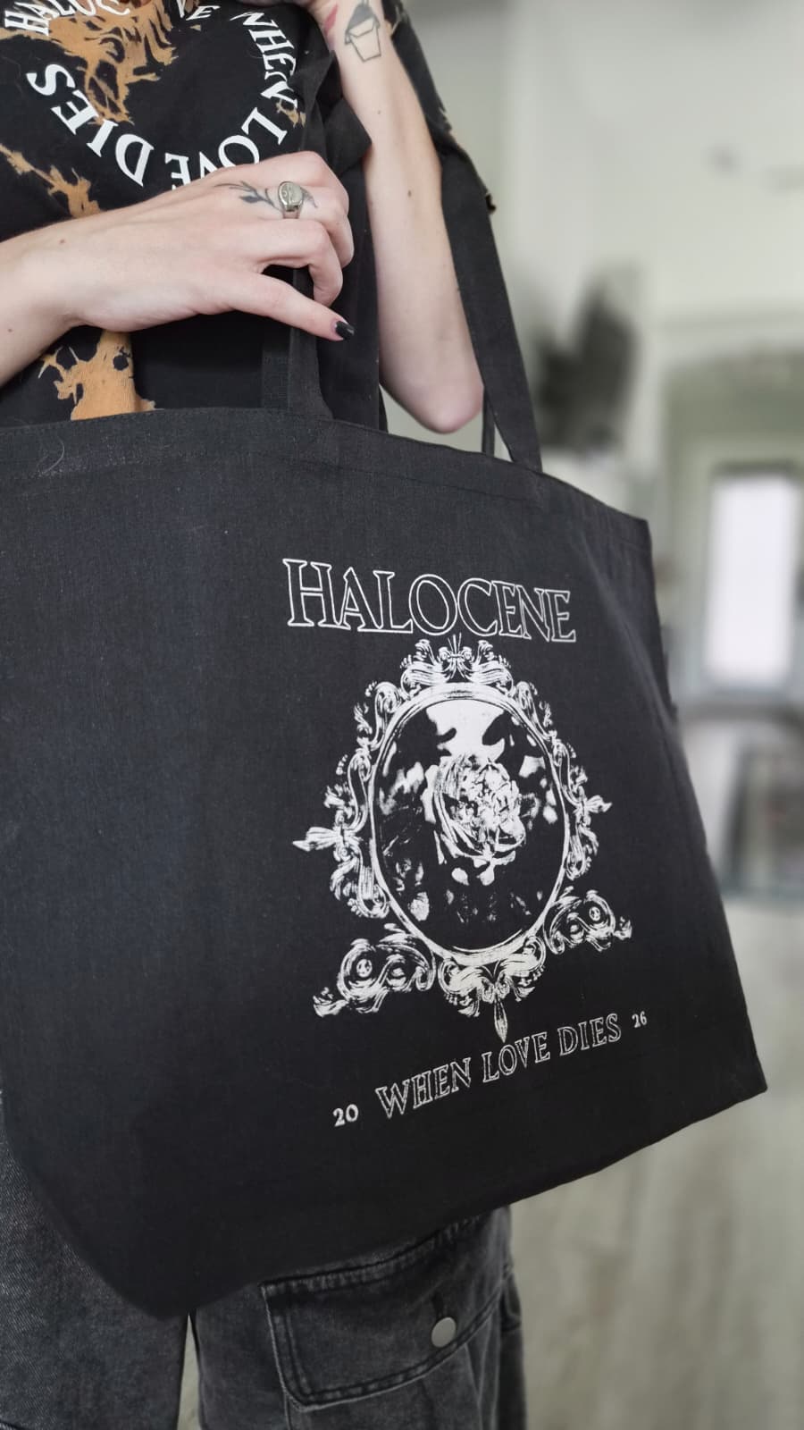 When Love Dies Tote